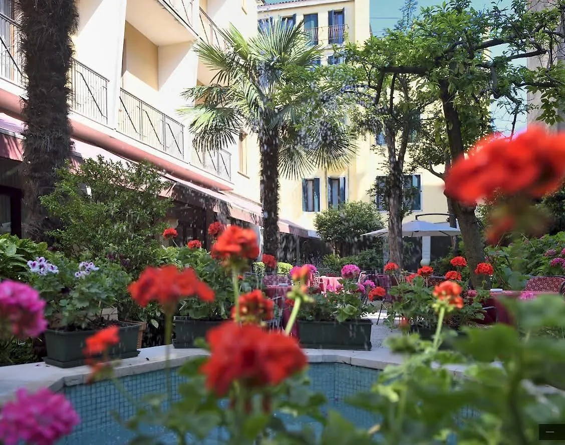 Hotel Amadeus Venice 4*,